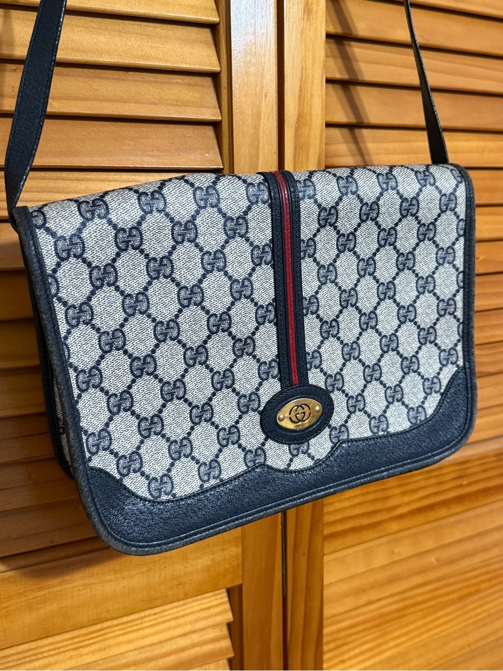 Vintage Gucci crossbody bag